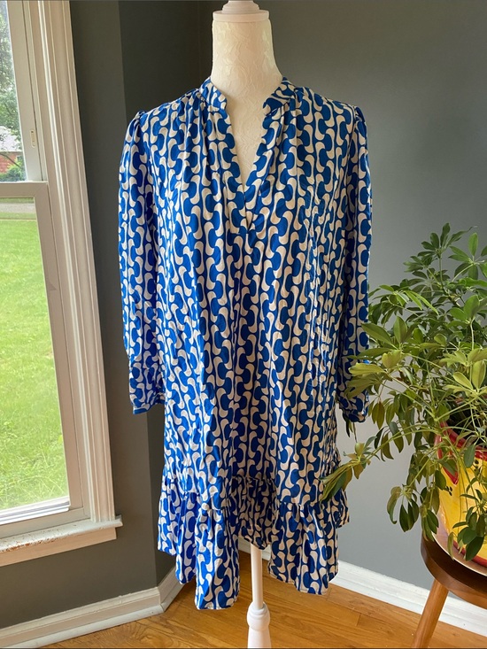 Zara Dresses & Skirts - Zara Blue & White Geometric V-Neck Dress Size Small